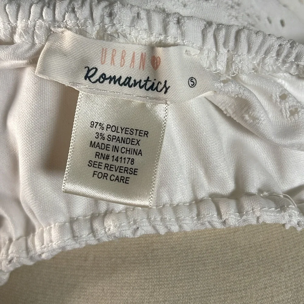 Urban Romantics White Eyelet Smock Off Shoulder, Size: S. - Picture 9 of 11